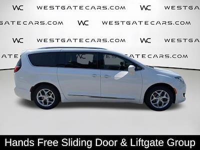 2018 Chrysler Pacifica FWD Minivan for sale #B3218A - photo 2