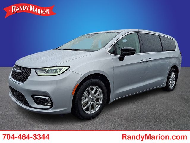 Used 2024 Chrysler Pacifica - photo 1