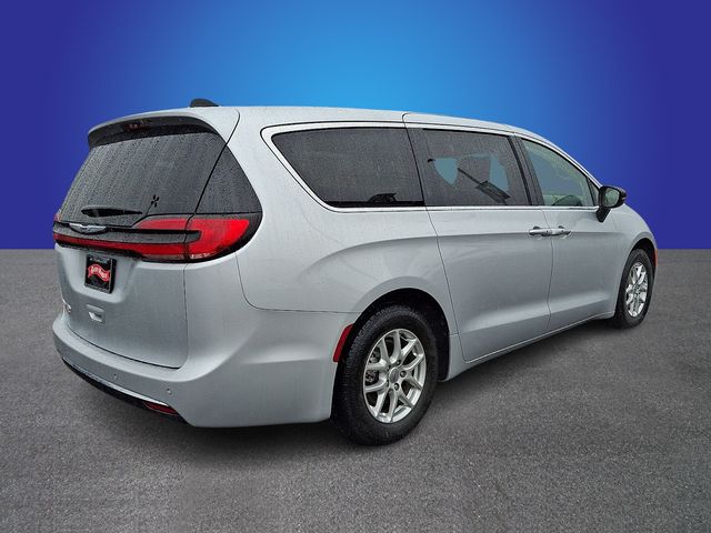 Used 2024 Chrysler Pacifica - photo 7