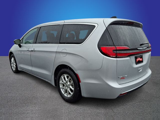 Used 2024 Chrysler Pacifica - photo 9