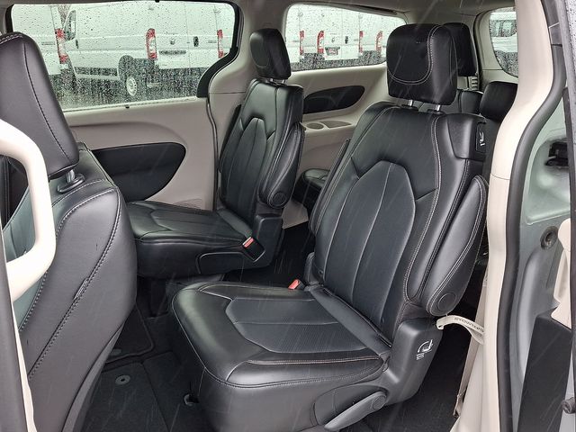 Used 2024 Chrysler Pacifica - photo 11