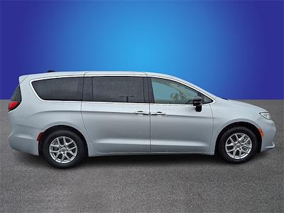 Used 2024 Chrysler Pacifica - photo 1