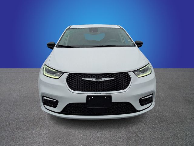 Used 2024 Chrysler Pacifica - photo 2