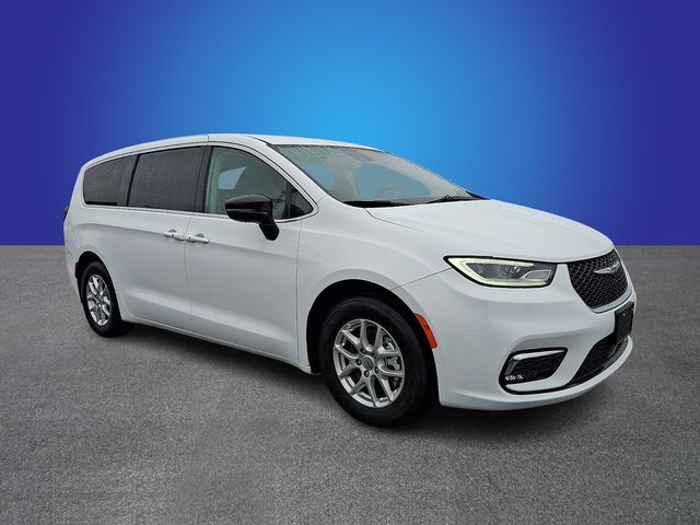 Used 2024 Chrysler Pacifica - photo 5