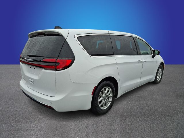Used 2024 Chrysler Pacifica - photo 7