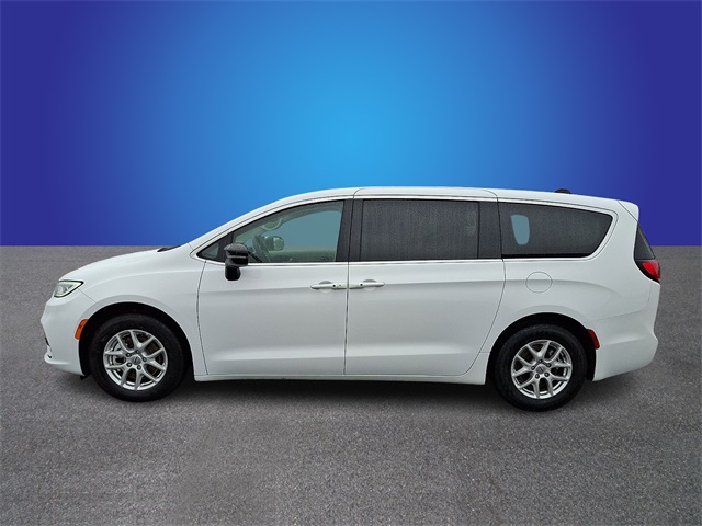Used 2024 Chrysler Pacifica - photo 9