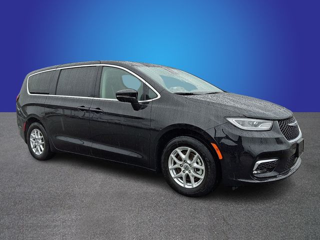 Used 2024 Chrysler Pacifica - photo 5