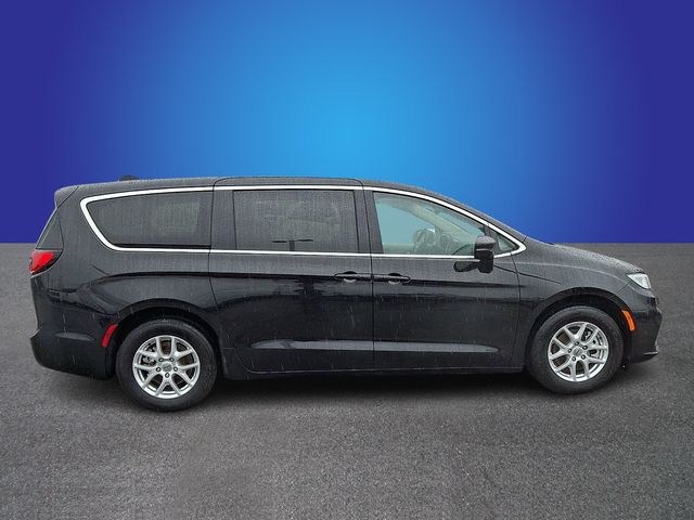 Used 2024 Chrysler Pacifica - photo 6
