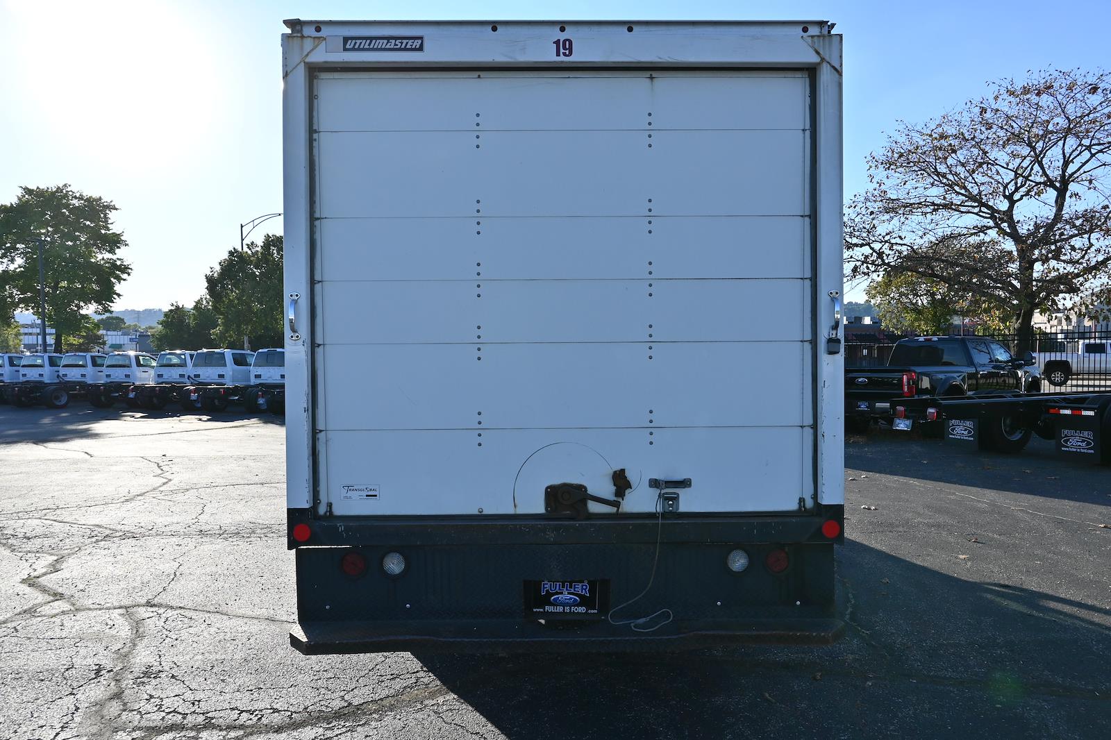 Used 2016 Ford E-350 - photo 2