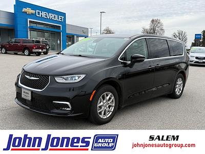 Used 2024 Chrysler Pacifica - photo 1