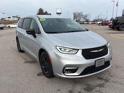 Used 2024 Chrysler Pacifica - photo 1