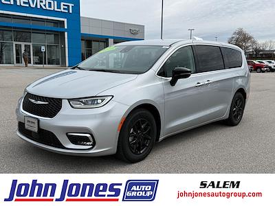 Used 2024 Chrysler Pacifica - photo 1
