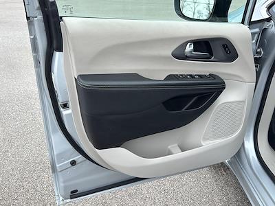 Used 2024 Chrysler Pacifica - photo 1