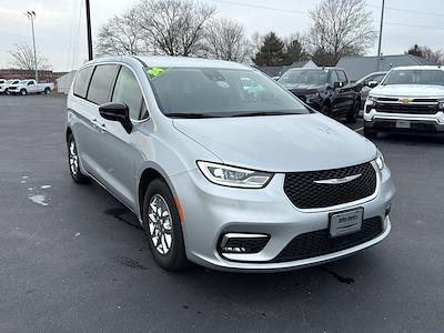 Used 2024 Chrysler Pacifica Touring L Minivan for sale #C101149 - photo 2