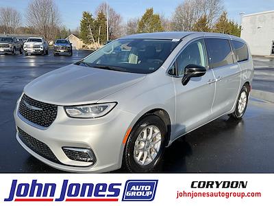 Used 2024 Chrysler Pacifica - photo 1