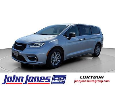 Used 2024 Chrysler Pacifica - photo 1
