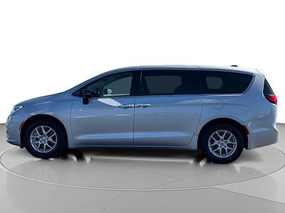 Used 2024 Chrysler Pacifica - photo 1