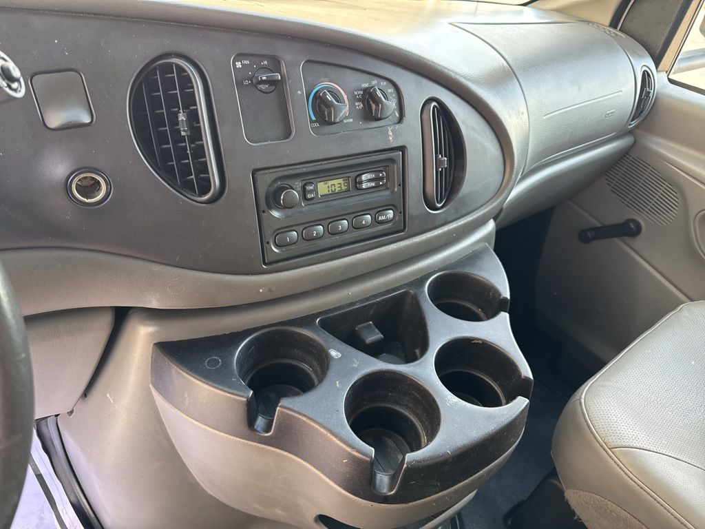 Used 2006 Ford E-350 - photo 15