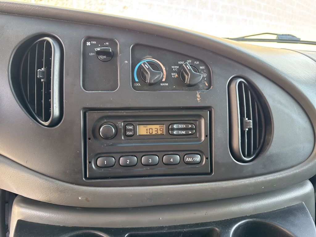 Used 2006 Ford E-350 - photo 16