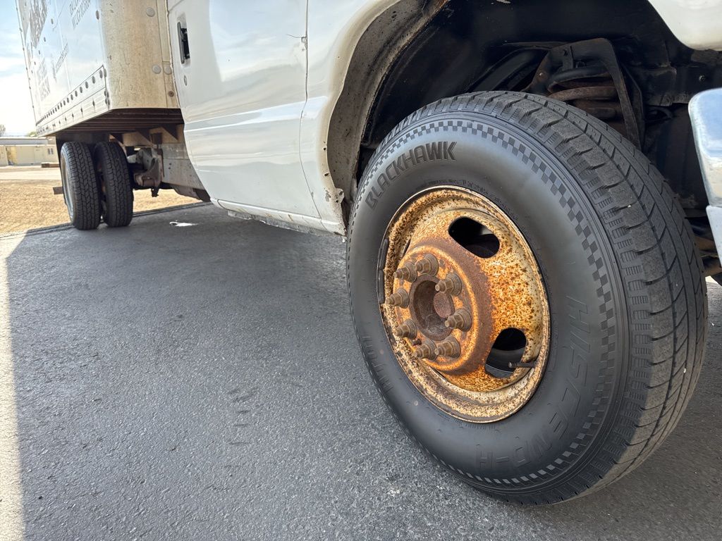 Used 2006 Ford E-350 - photo 9