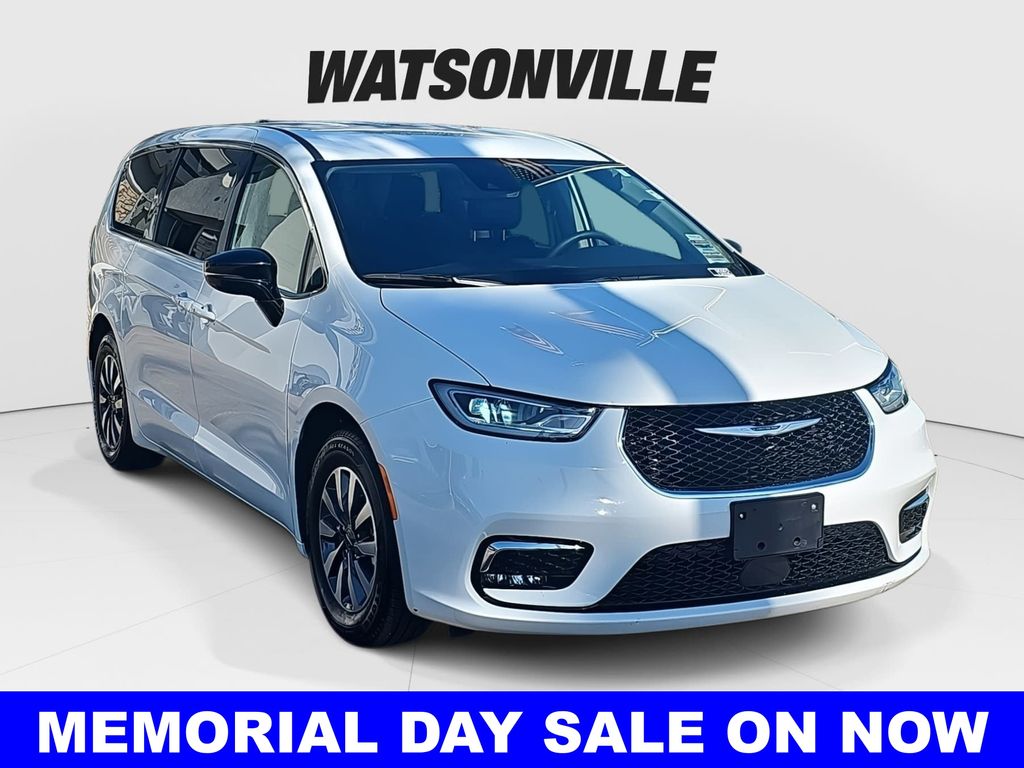 Used 2024 Chrysler Pacifica - photo 1