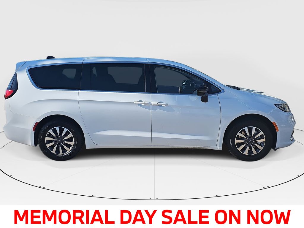 Used 2024 Chrysler Pacifica - photo 5