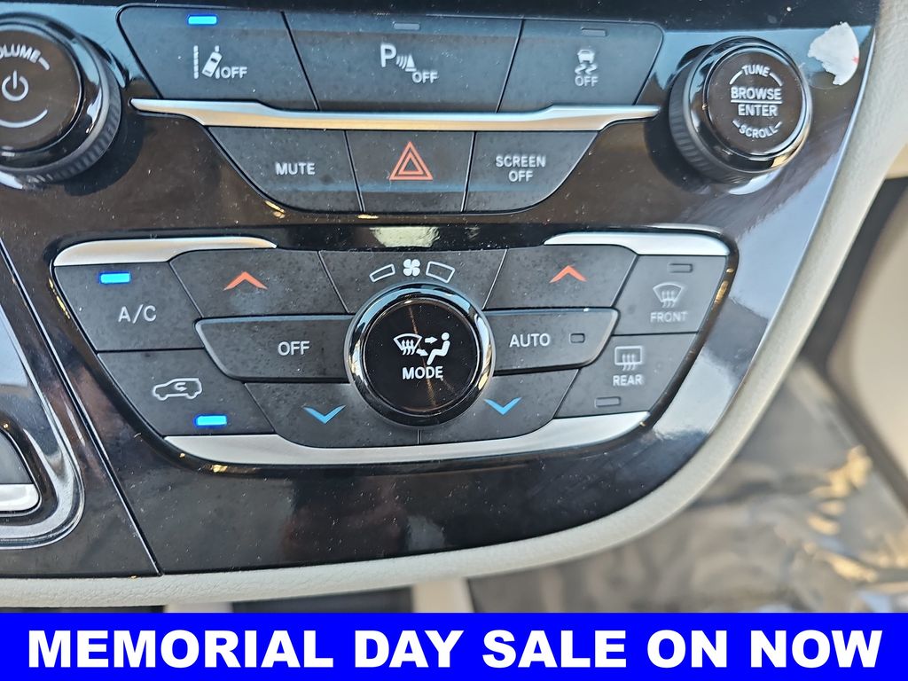 Used 2024 Chrysler Pacifica - photo 24