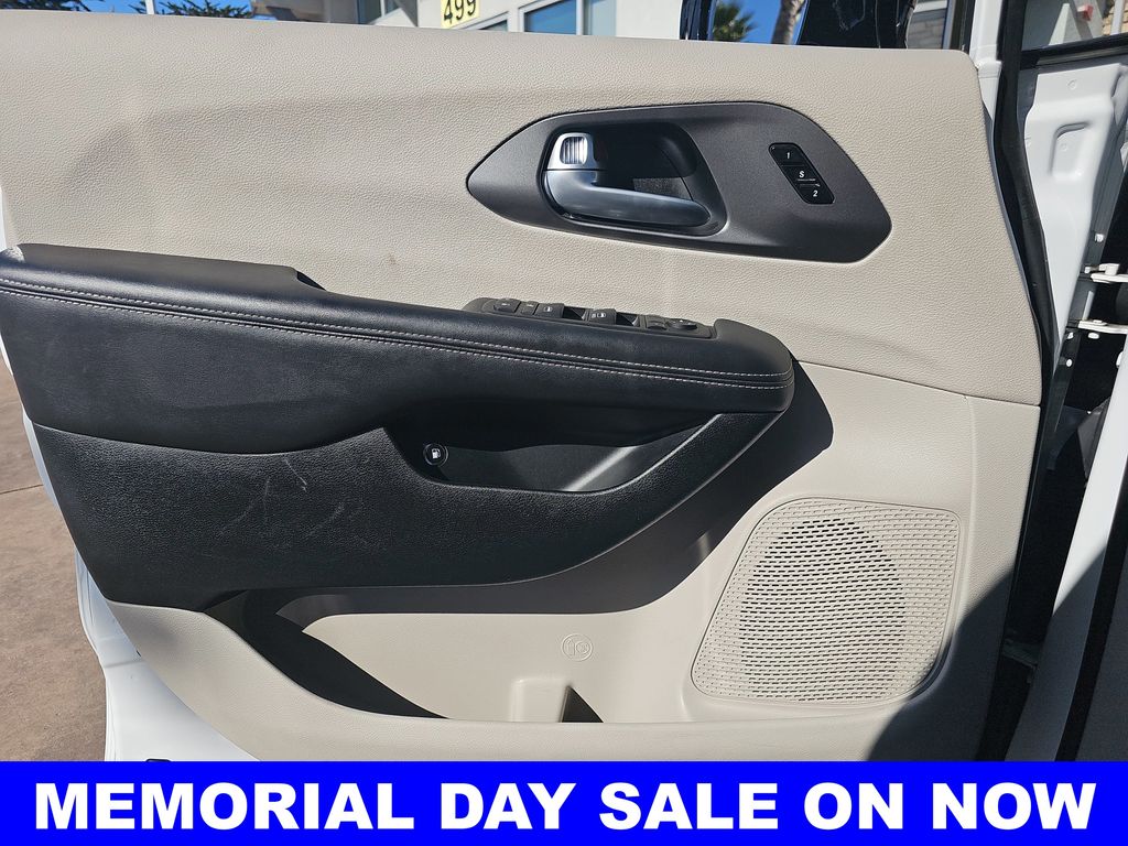 Used 2024 Chrysler Pacifica - photo 31