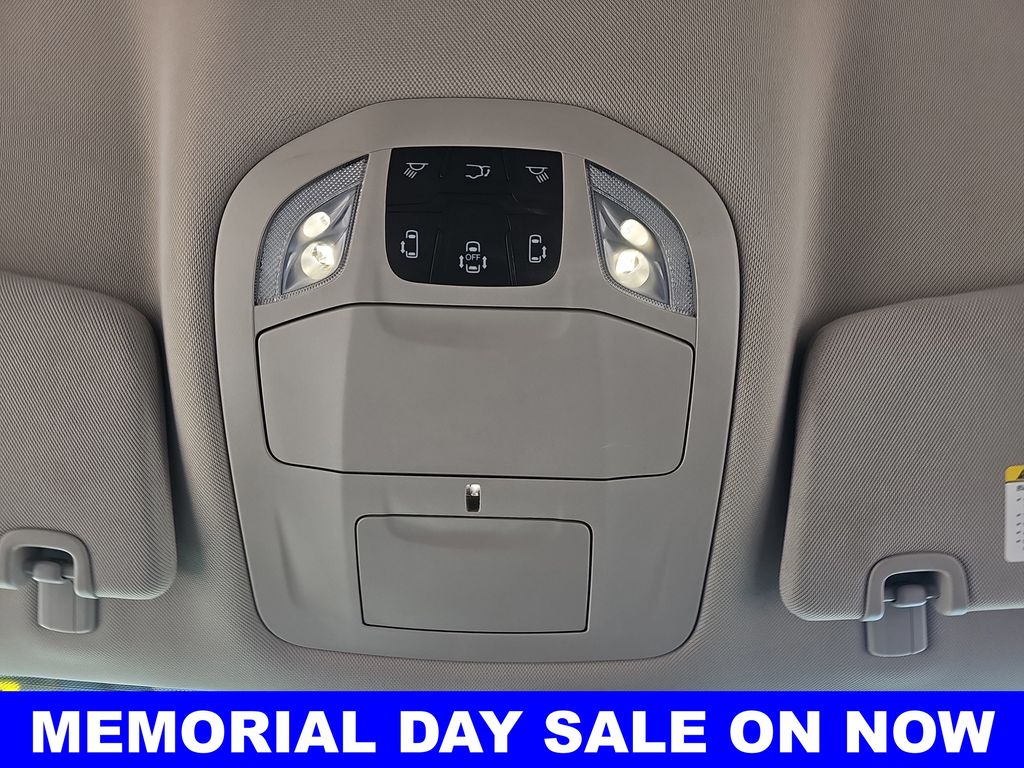 Used 2024 Chrysler Pacifica - photo 35