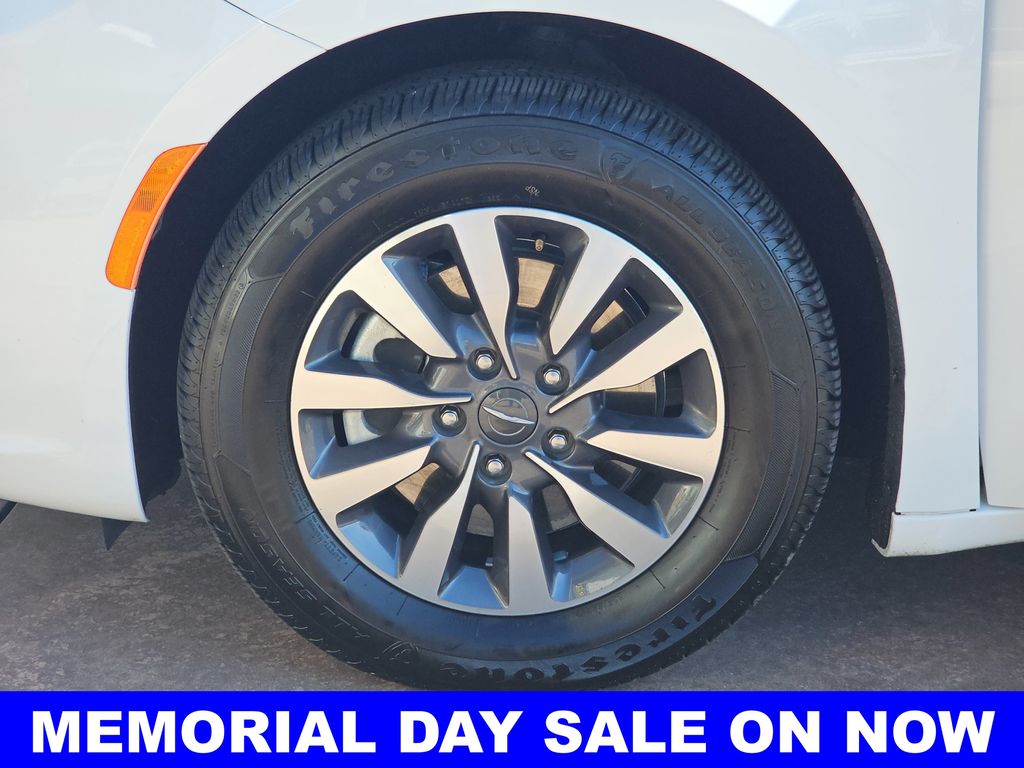 Used 2024 Chrysler Pacifica - photo 40