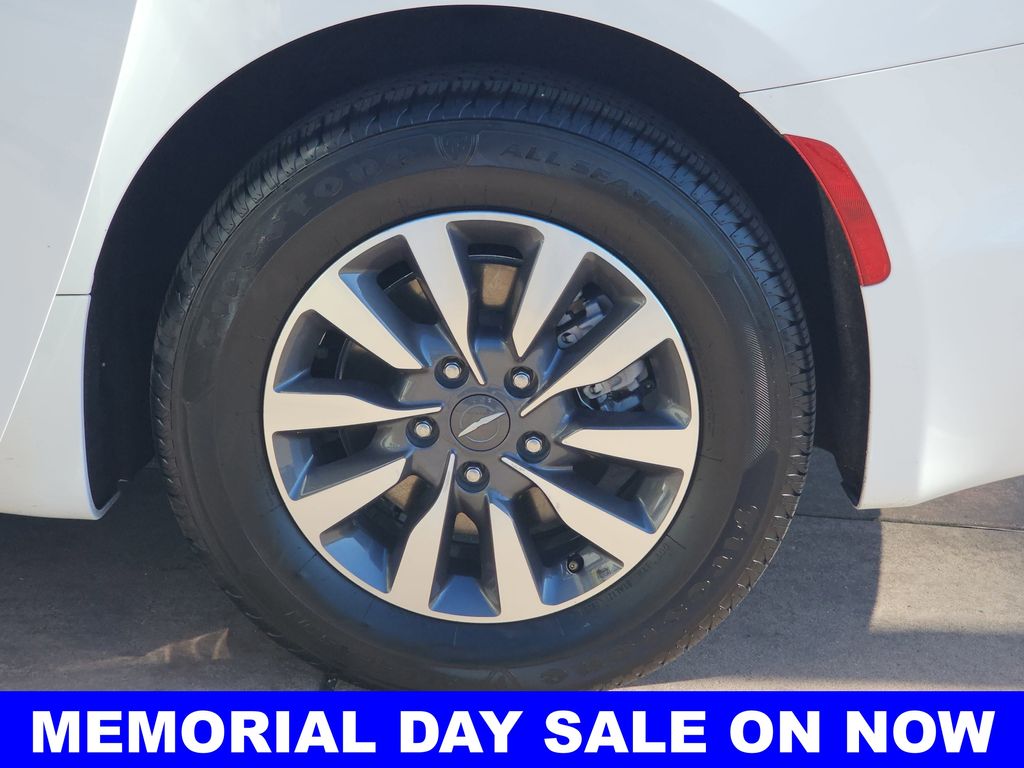 Used 2024 Chrysler Pacifica - photo 41