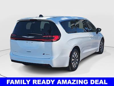 Used 2024 Chrysler Pacifica - photo 1