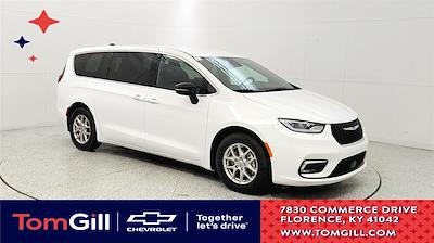 Used 2025 Chrysler Pacifica - photo 1