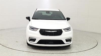 Used 2025 Chrysler Pacifica - photo 1