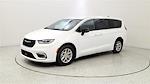 Used 2025 Chrysler Pacifica Select Minivan for sale #19392 - photo 3