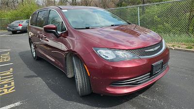Used 2017 Chrysler Pacifica - photo 1