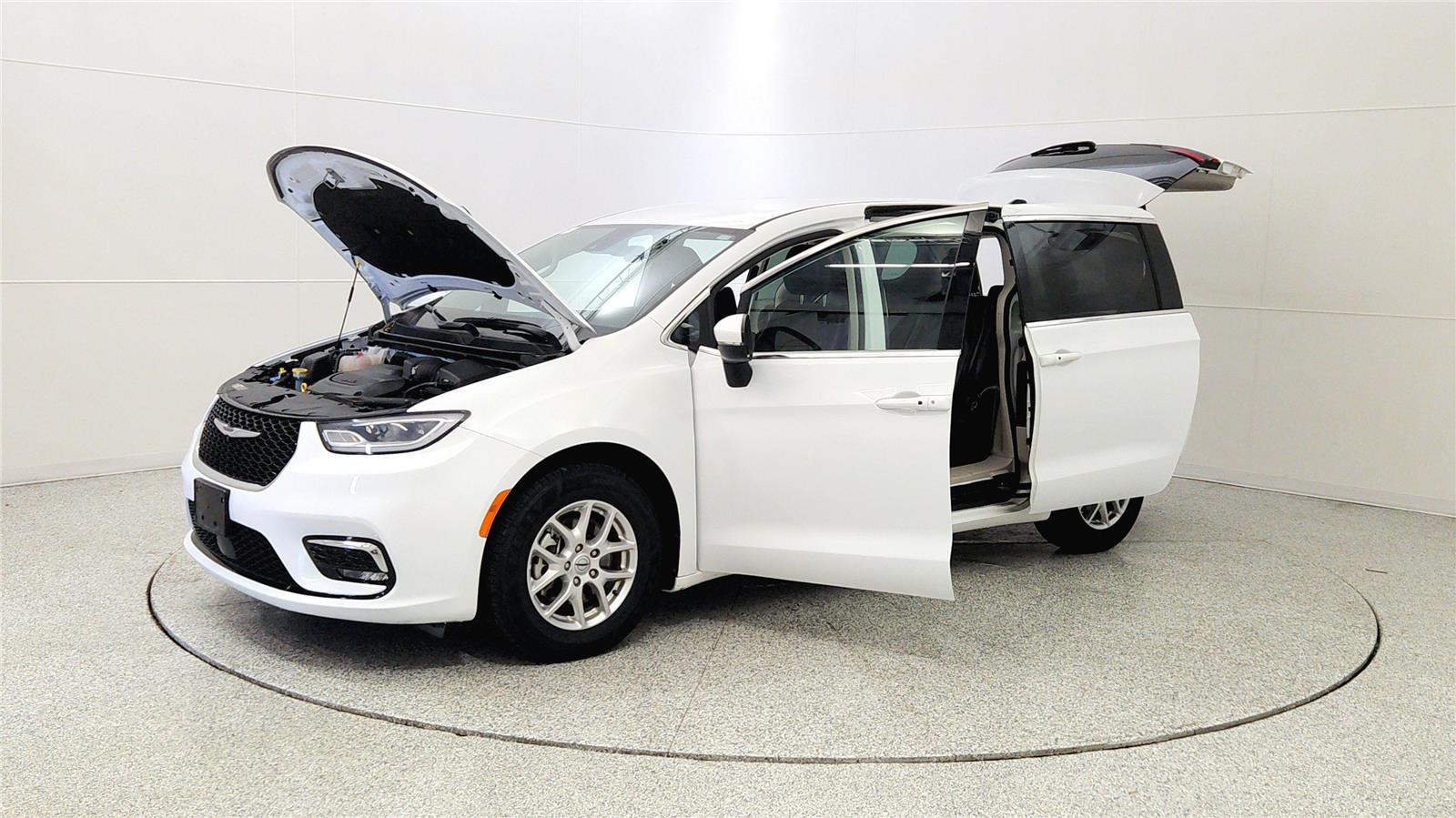 Used 2023 Chrysler Pacifica - photo 12
