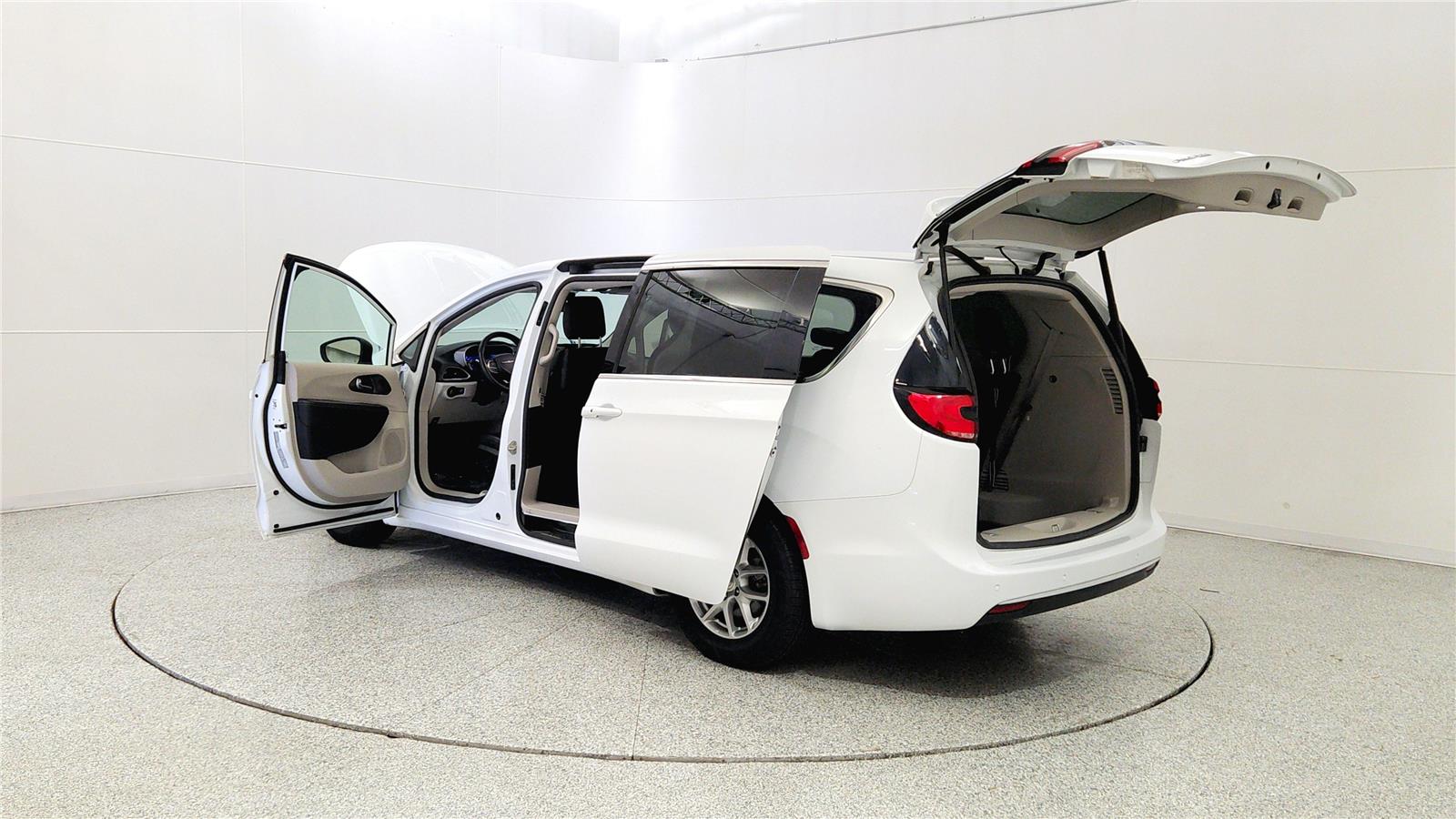 Used 2023 Chrysler Pacifica - photo 13