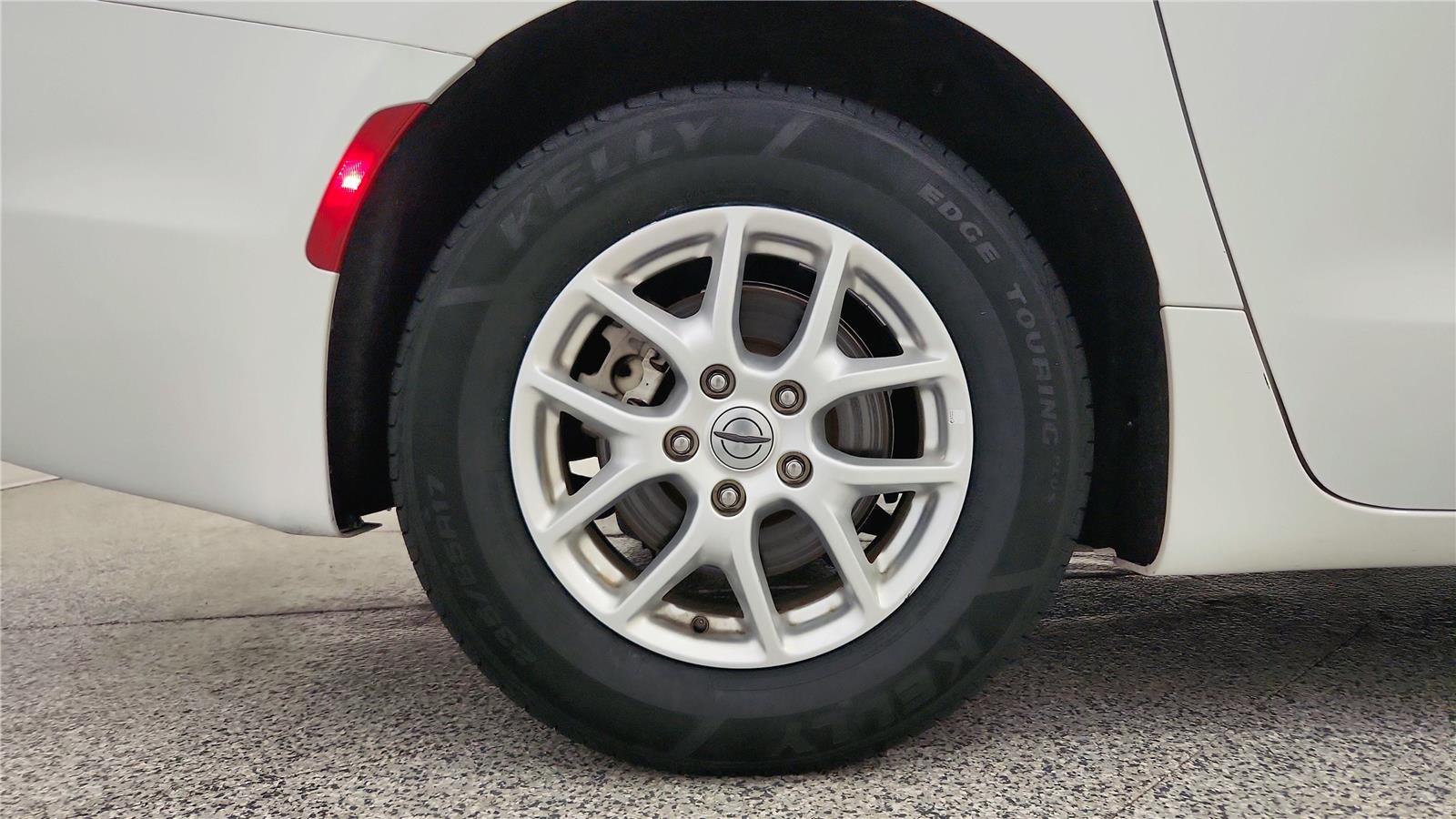Used 2023 Chrysler Pacifica - photo 15