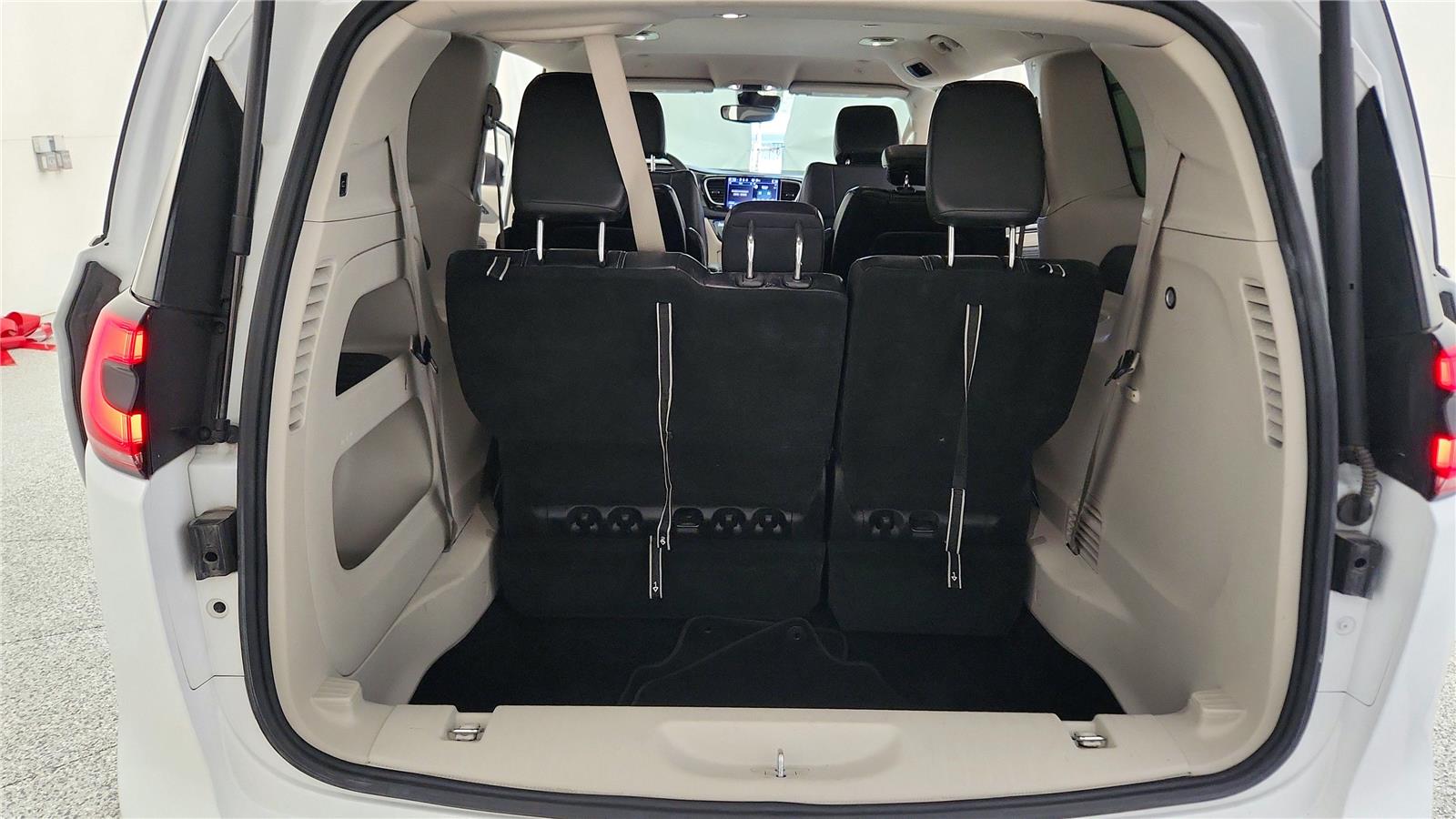 Used 2023 Chrysler Pacifica - photo 21