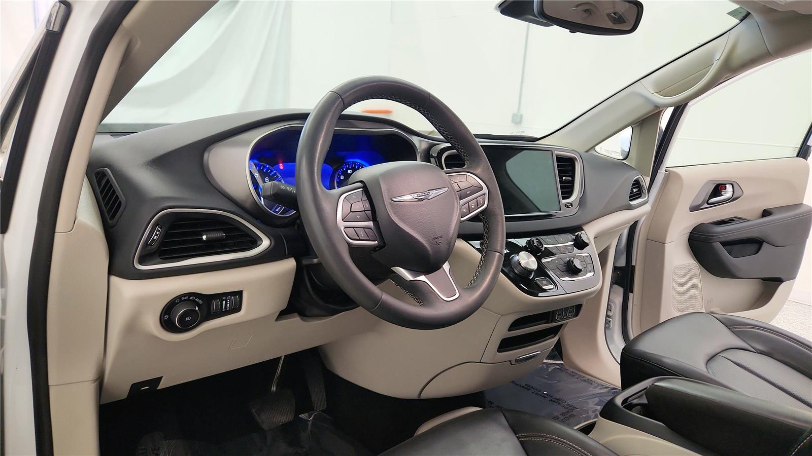 Used 2023 Chrysler Pacifica - photo 24