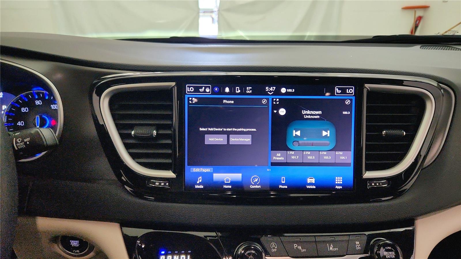 Used 2023 Chrysler Pacifica - photo 26