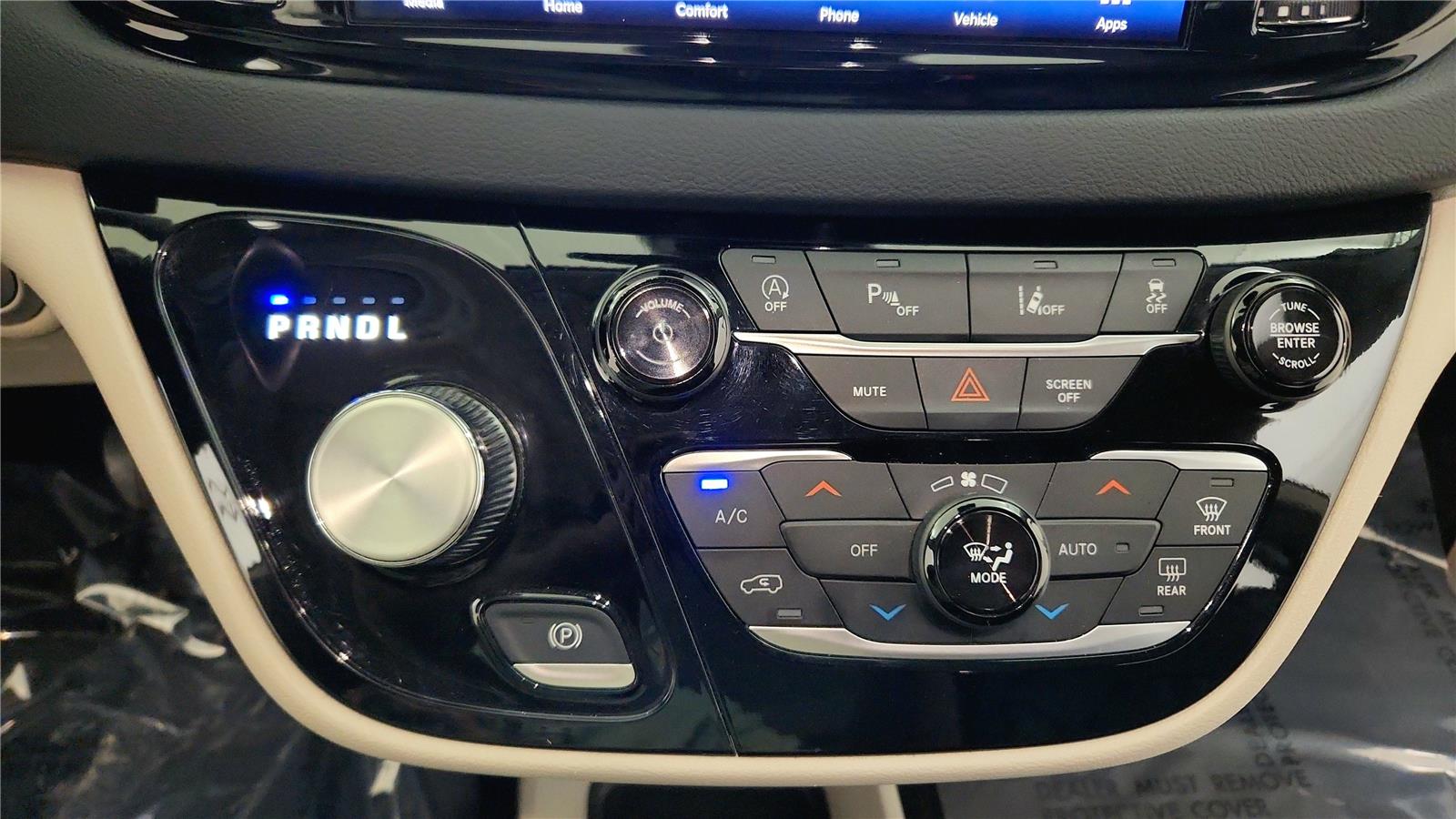 Used 2023 Chrysler Pacifica - photo 28