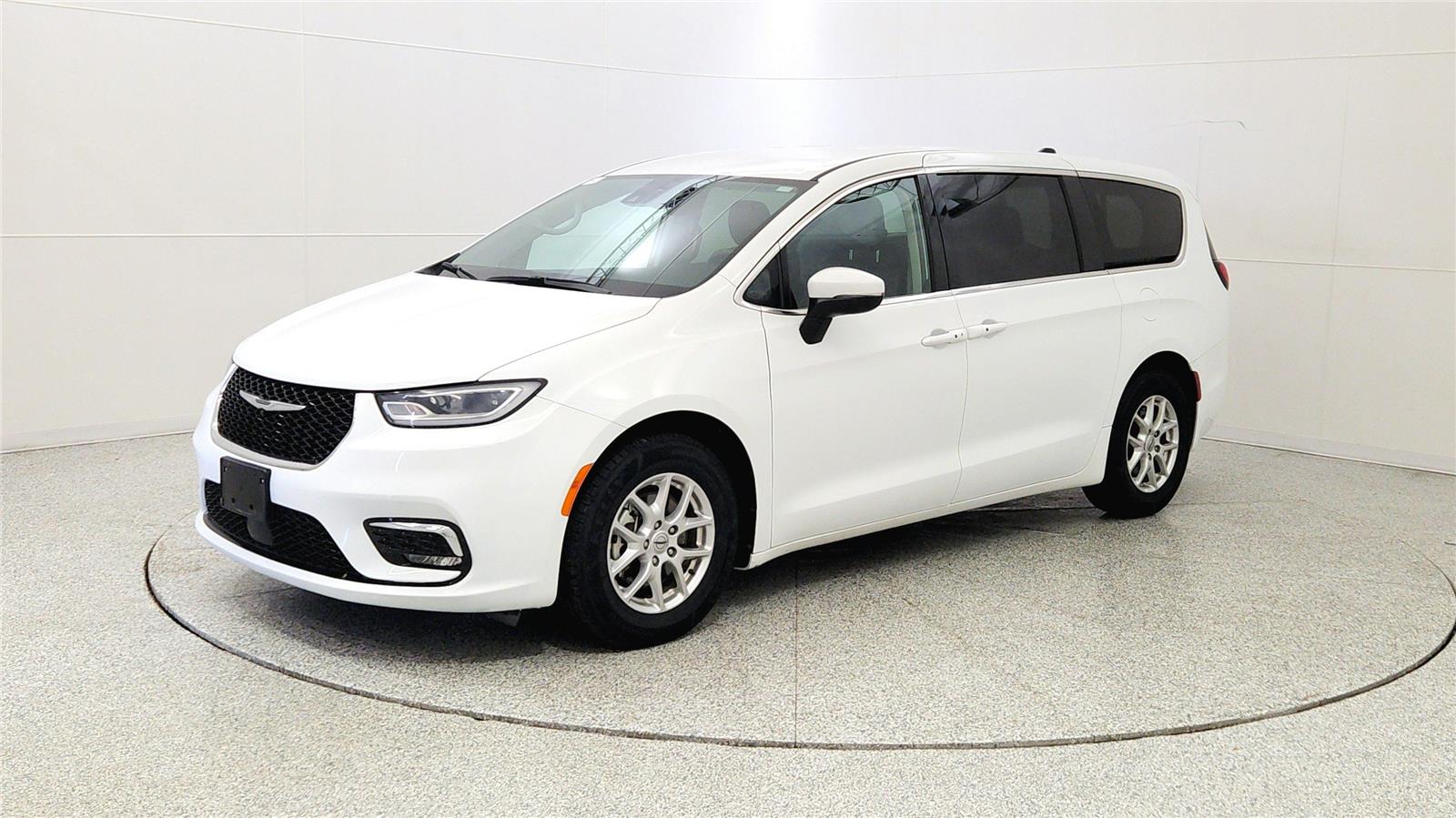 Used 2023 Chrysler Pacifica - photo 5