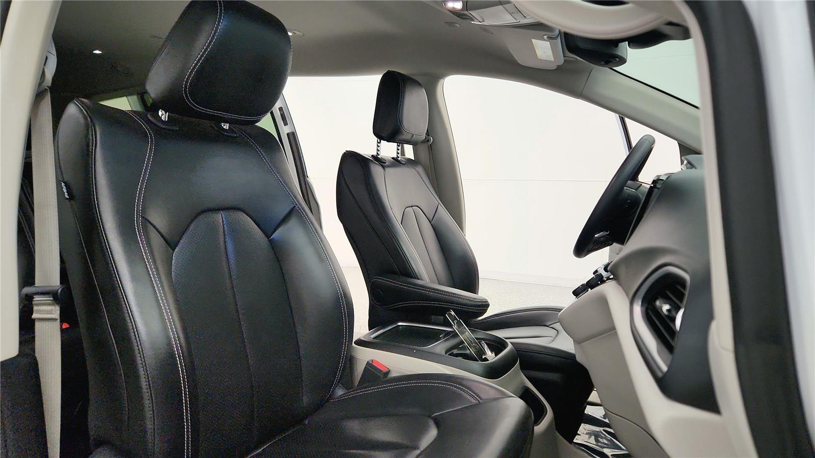 Used 2023 Chrysler Pacifica - photo 42