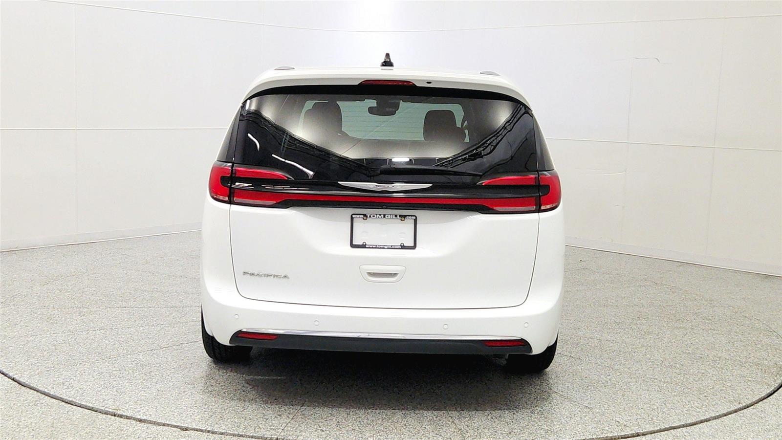 Used 2023 Chrysler Pacifica - photo 8