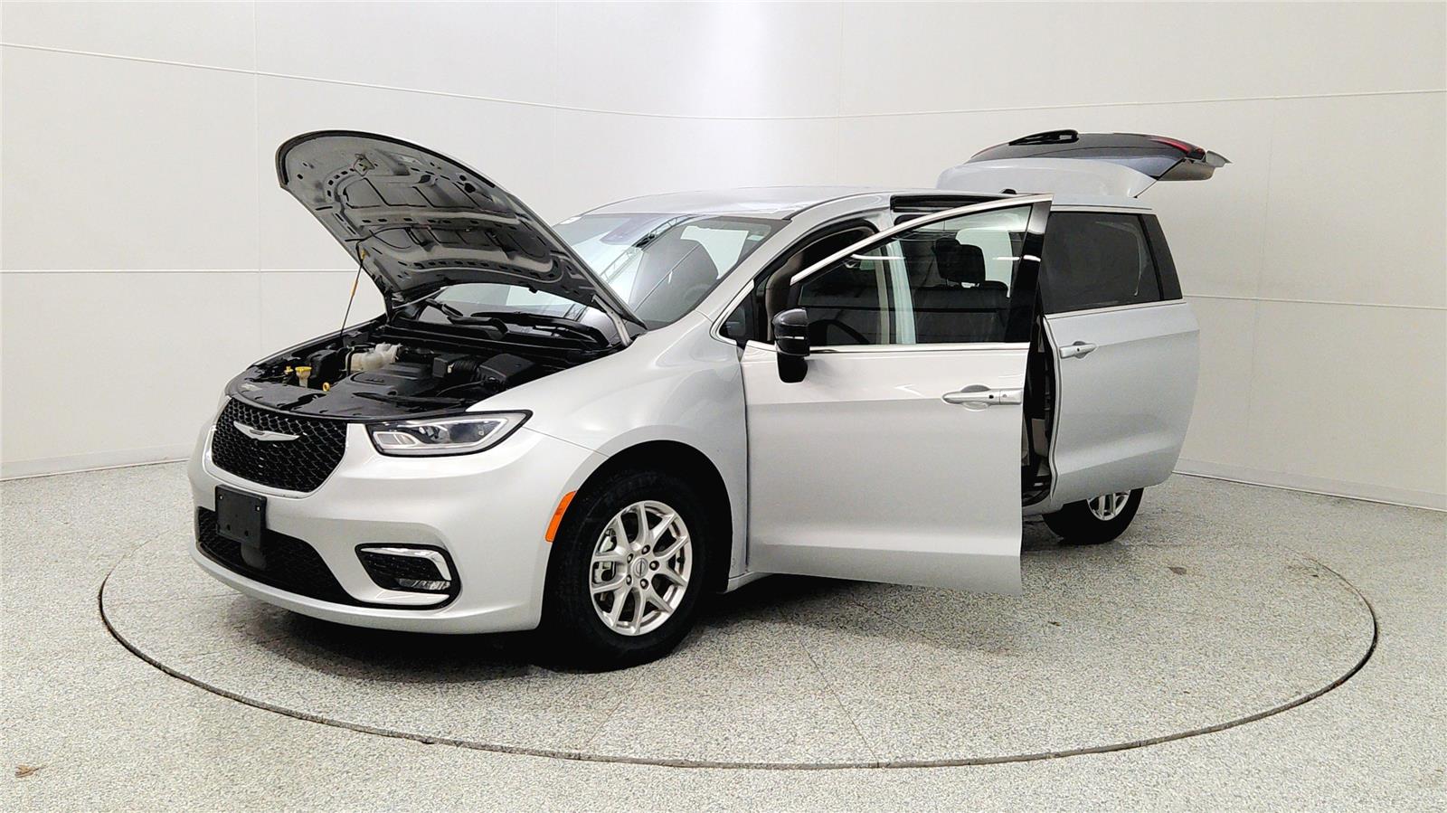 Used 2024 Chrysler Pacifica - photo 12