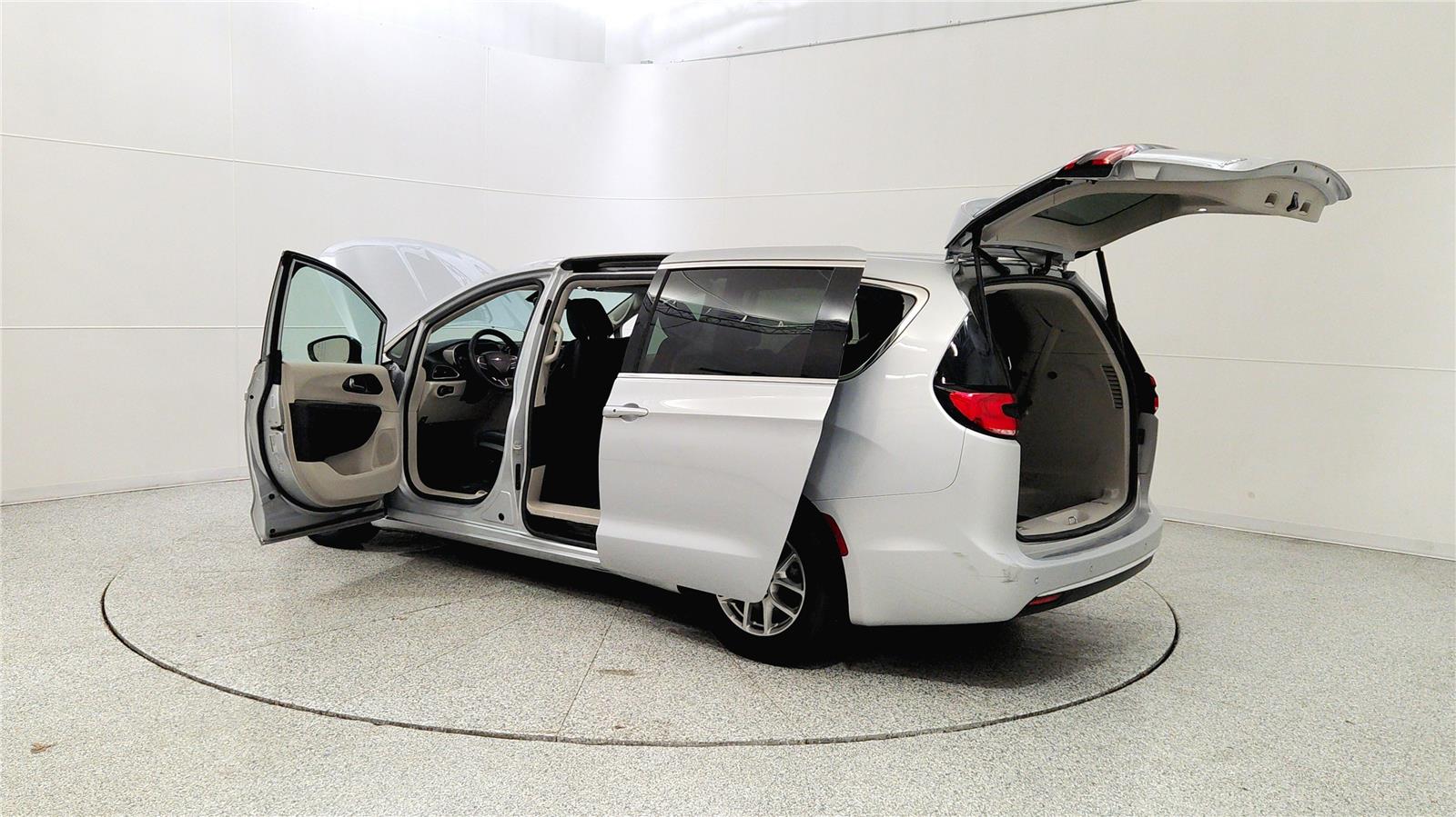 Used 2024 Chrysler Pacifica - photo 13