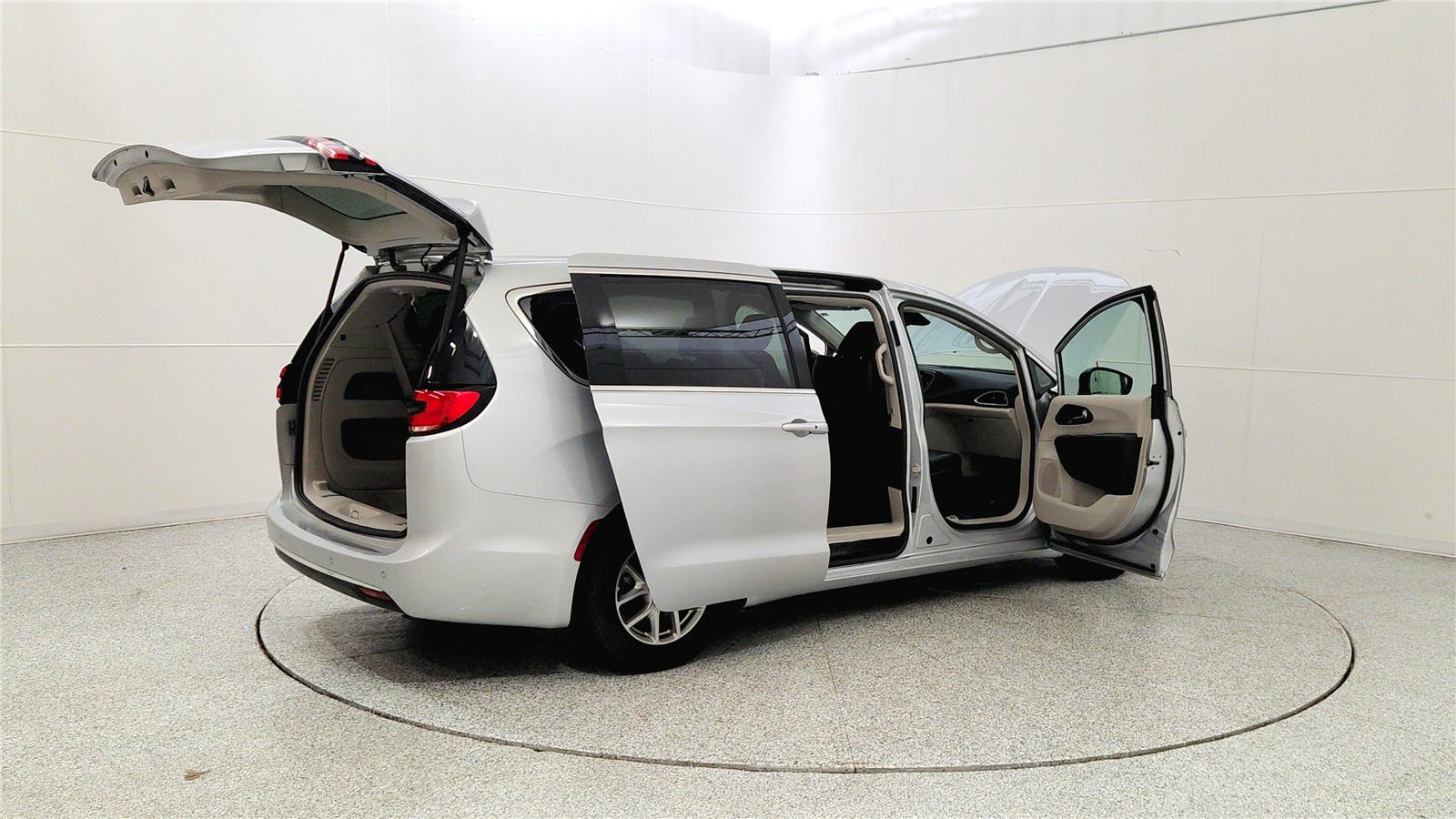 Used 2024 Chrysler Pacifica - photo 14
