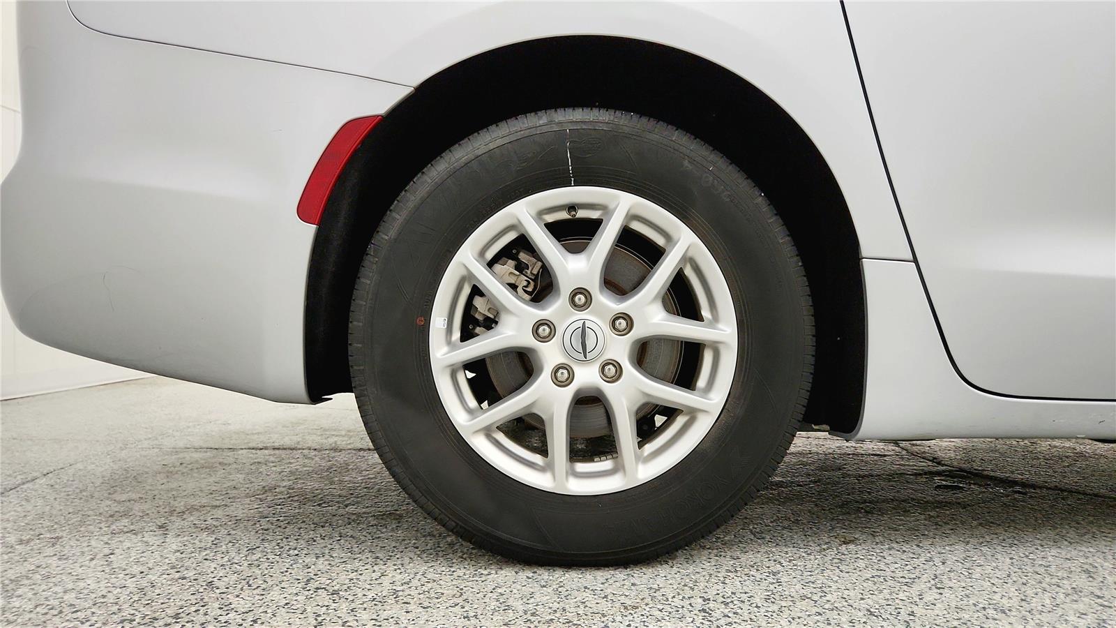 Used 2024 Chrysler Pacifica - photo 15